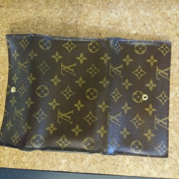 Louis Vuitton Monogram Wallet - Picture 2 of 8